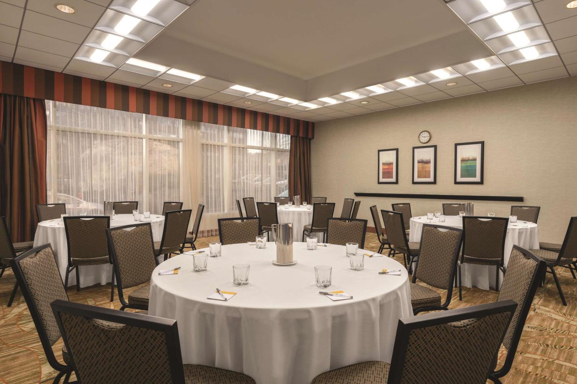 Hampton Inn New York - Laguardia Airport Εξωτερικό φωτογραφία