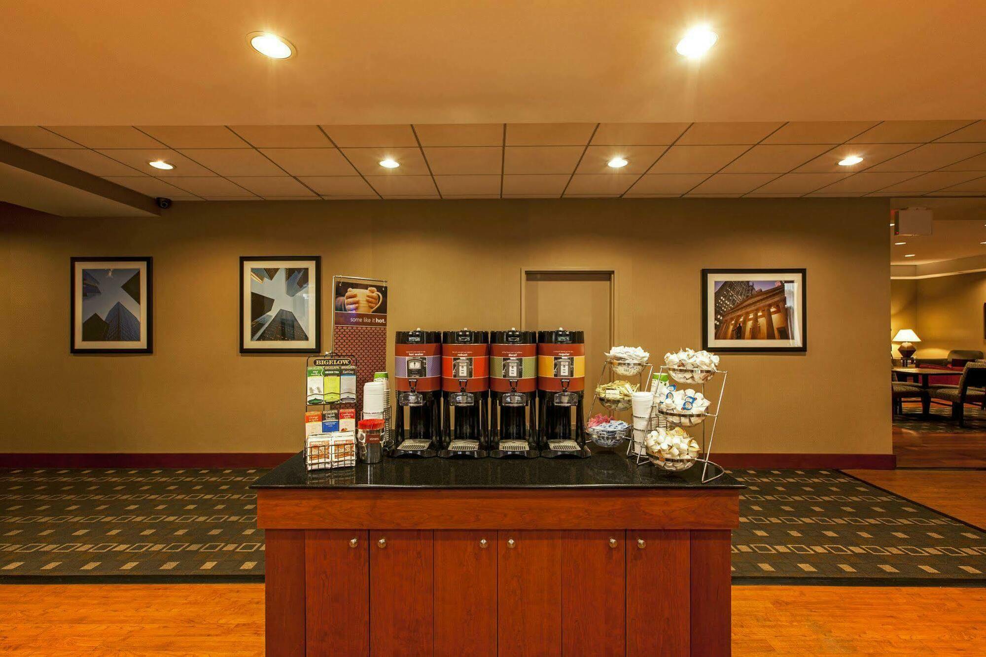 Hampton Inn New York - Laguardia Airport Εξωτερικό φωτογραφία