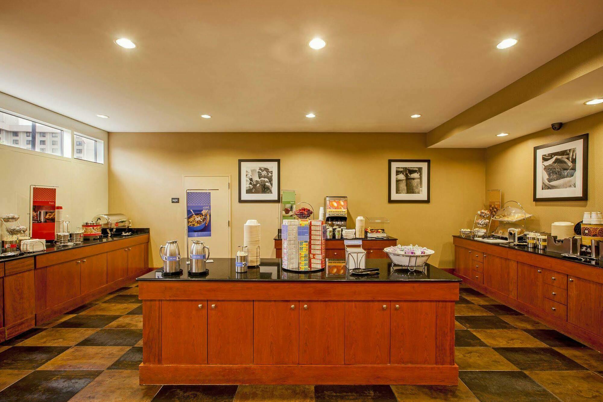 Hampton Inn New York - Laguardia Airport Εξωτερικό φωτογραφία